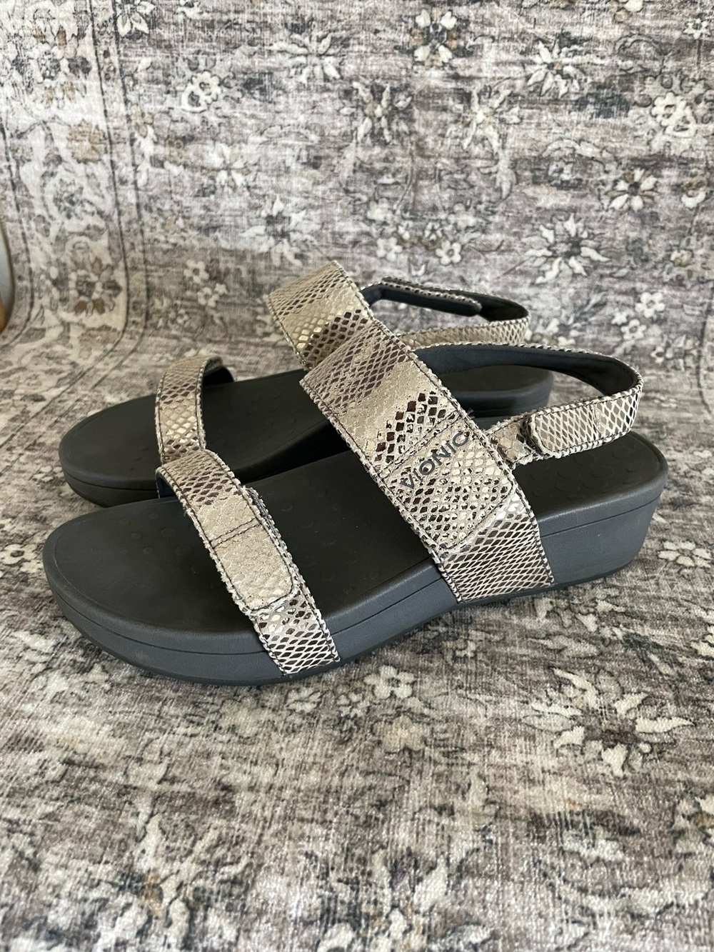 Vionic Metallic Wedge Sandals Sling Back Size 8